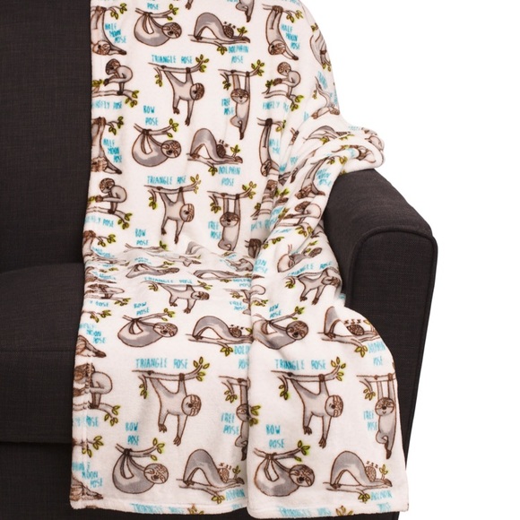 Isaac Mizrahi Yoga Yogi Sloths Plush Throw Blanket - Picture 5 of 9